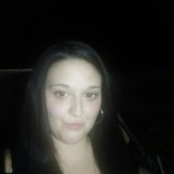 Meet your Posher, Chelsey - Picture 2 of 4